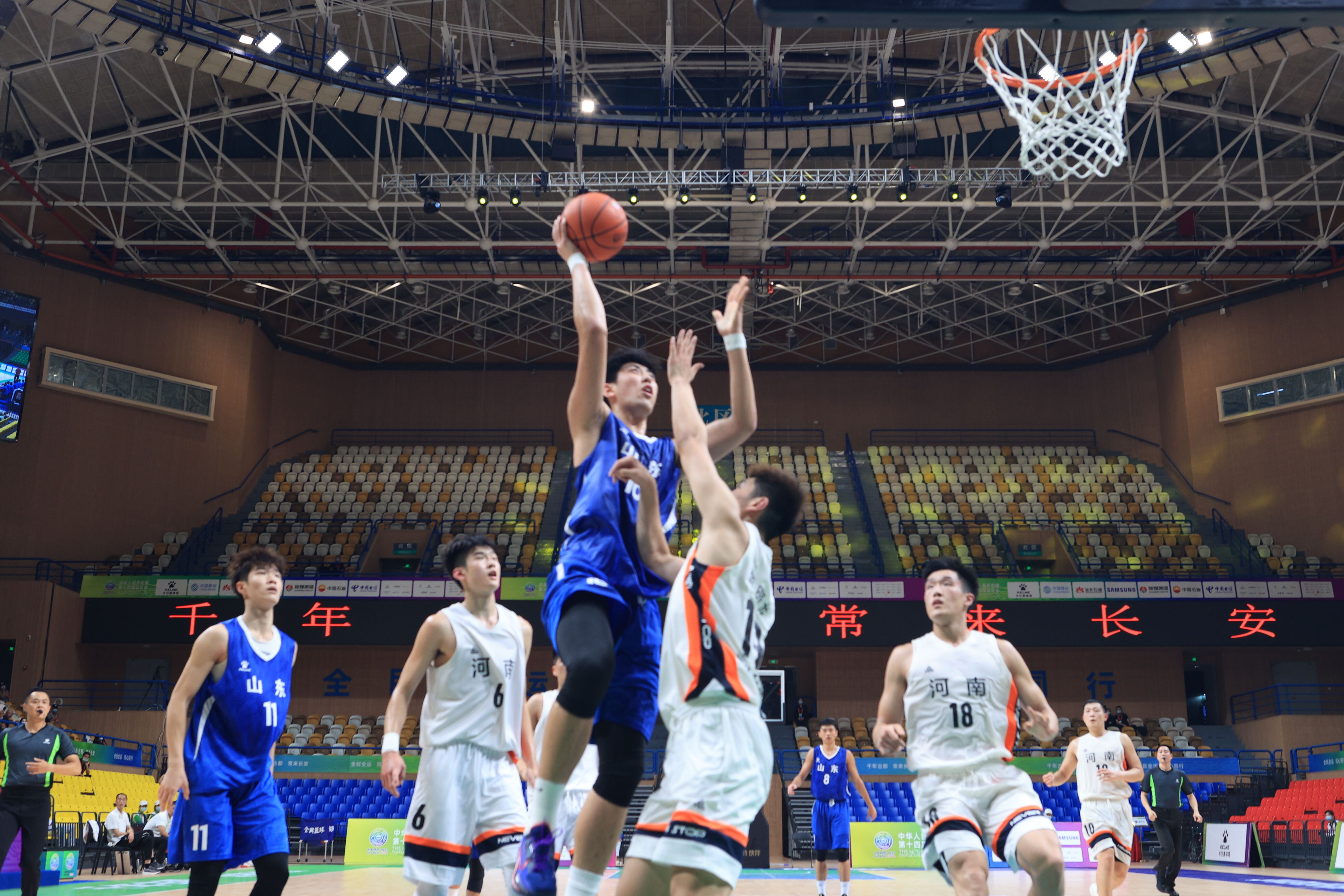 完美工兵锋线——DFS在湖人渐入佳境，总是出现在需要他的位置.